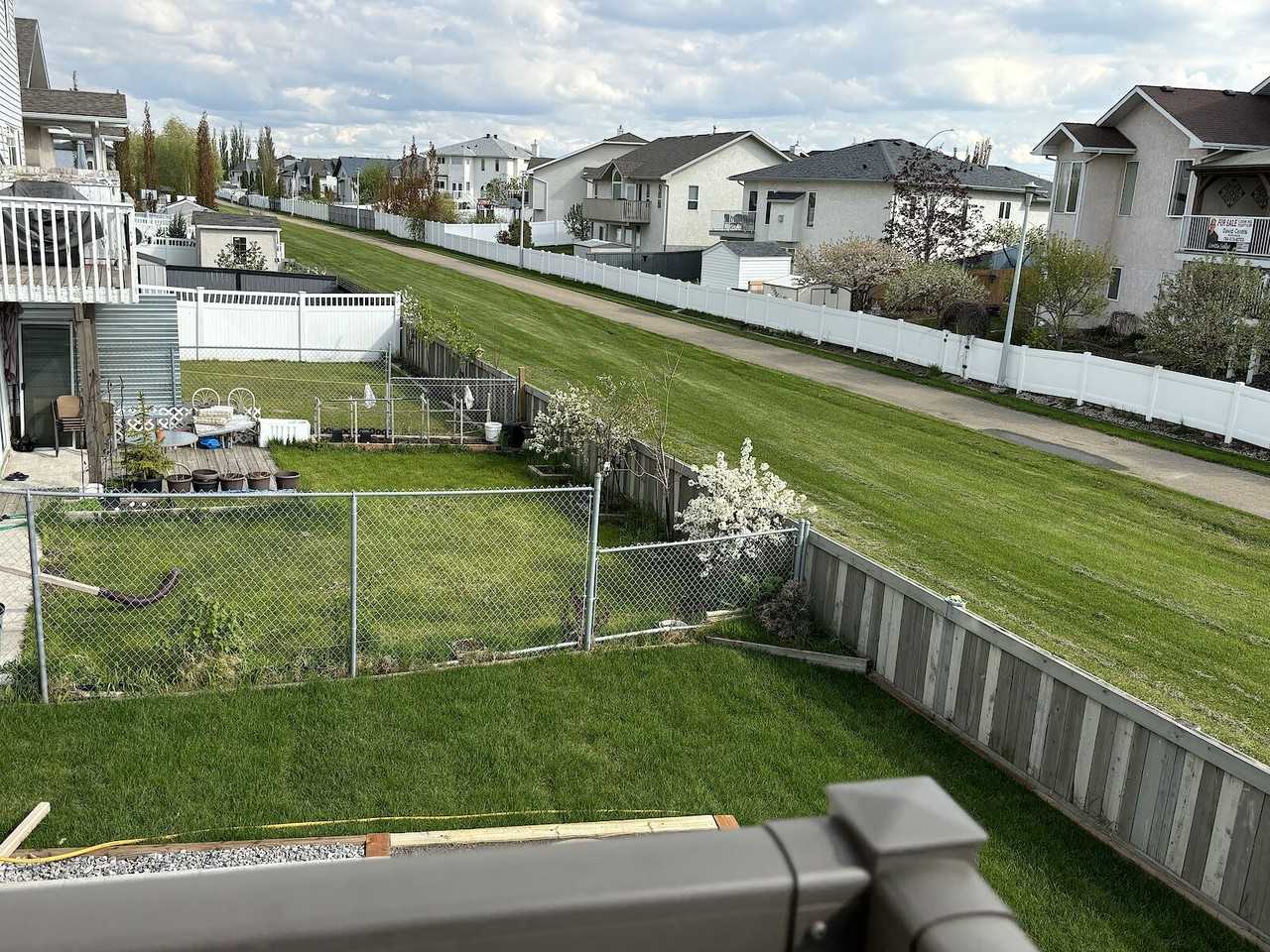 8061 166a Ave Nw - Photo 5 of 34