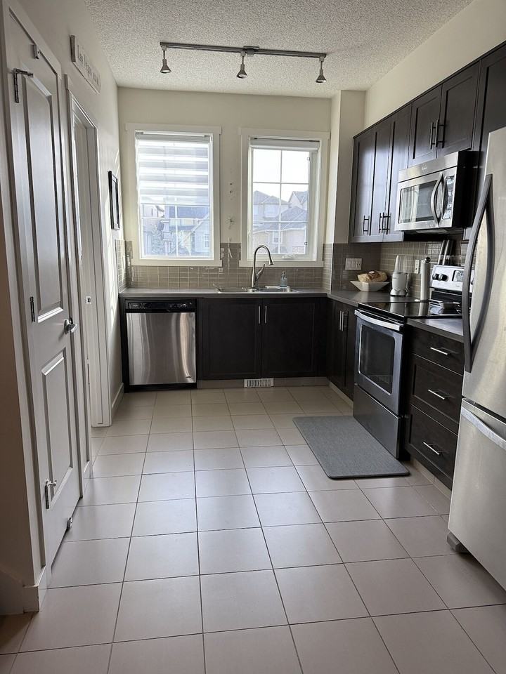 34 Nolan Hill Gate Nw - Photo 3 of 16