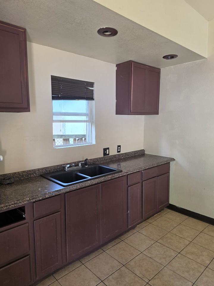 1519 N Atlanta Ct #NA - Photo 6 of 11
