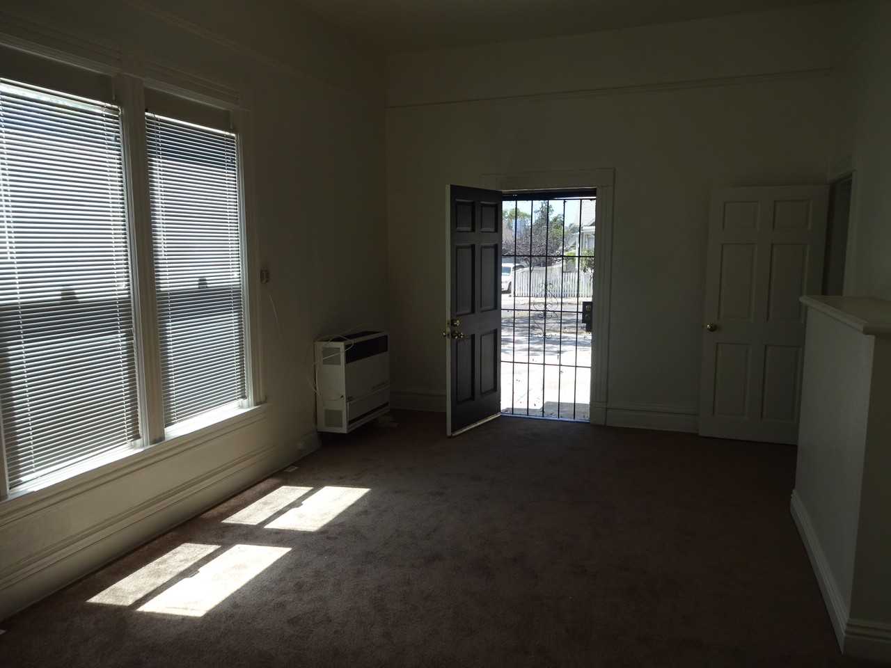 321 N 8th St #A - Photo 3 of 10