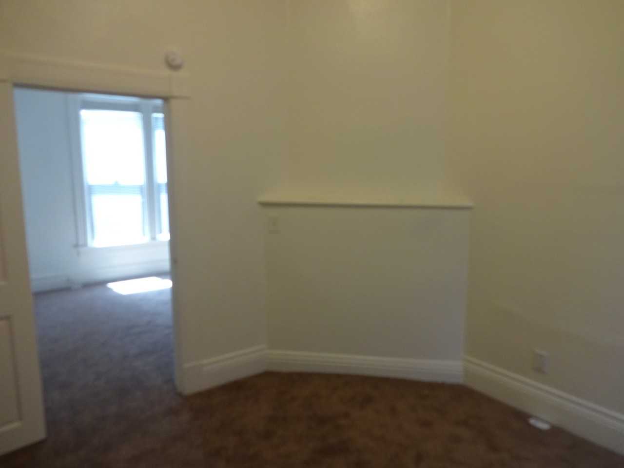 321 N 8th St #A - Photo 5 of 10