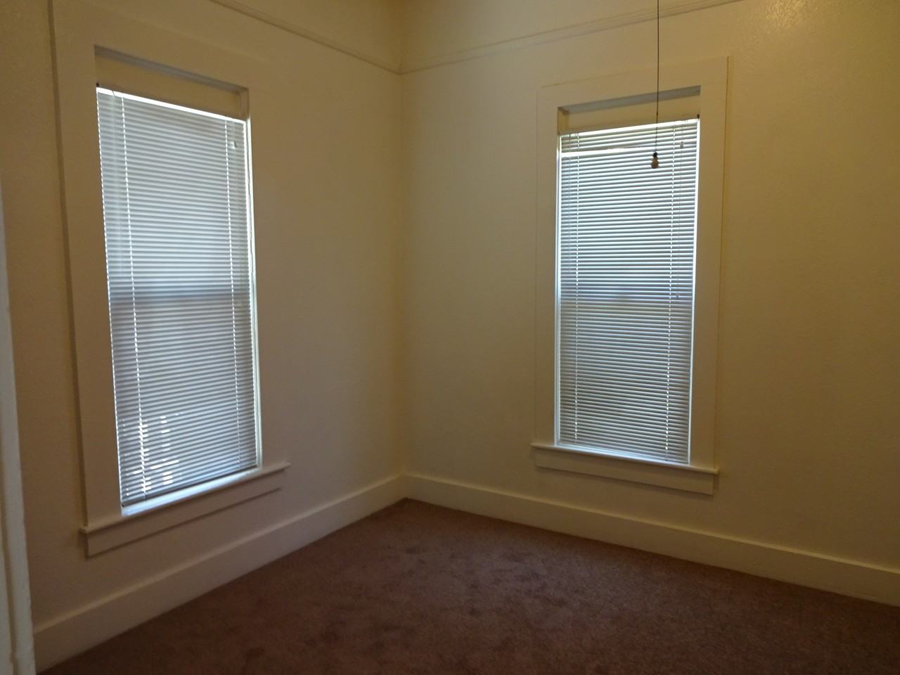 321 N 8th St #A - Photo 6 of 10