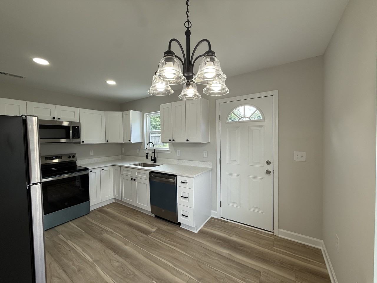 308 Osborne Pl #B - Photo 2 of 17