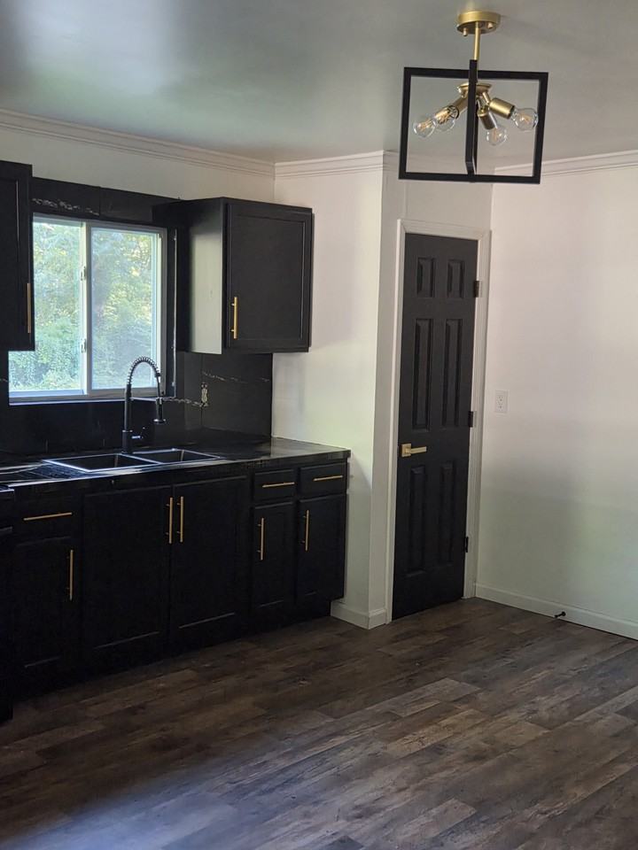 408 6th Ave Sw #NA - Photo 4 of 13