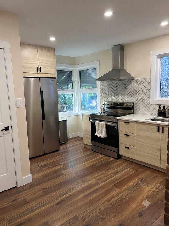 9755 76 Ave Nw - Photo 4 of 23