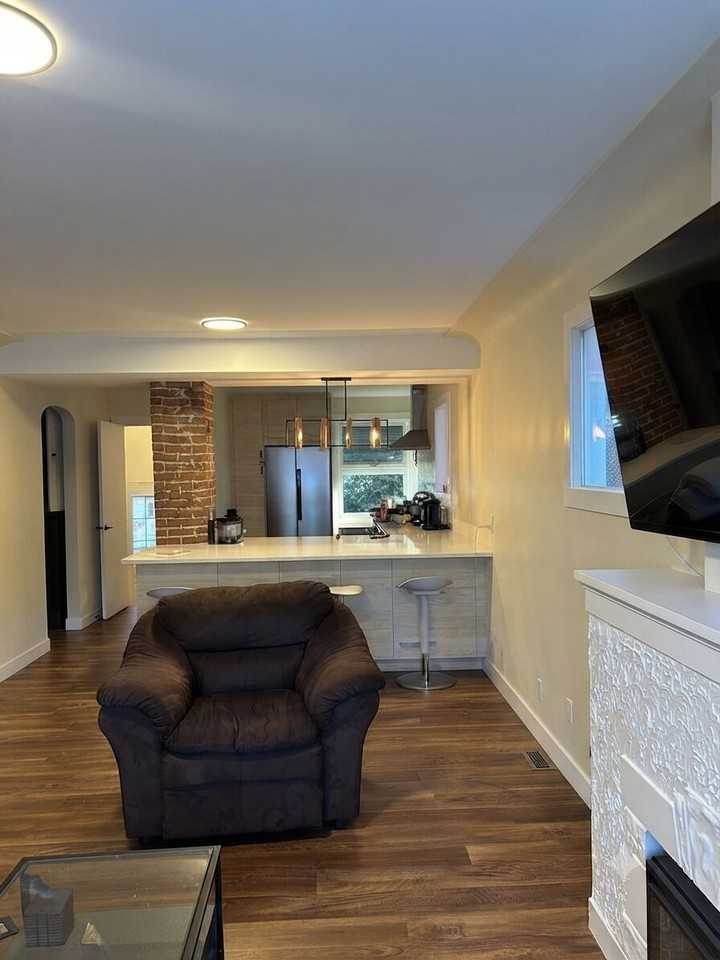 9755 76 Ave Nw - Photo 5 of 23