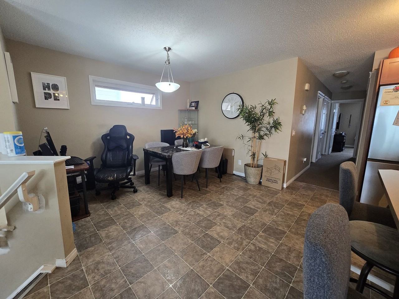 37 Martinvalley Cres Ne - Photo 4 of 10