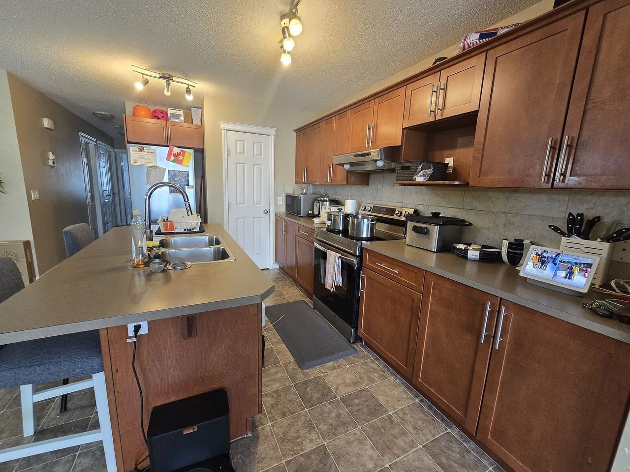 37 Martinvalley Cres Ne - Photo 5 of 10