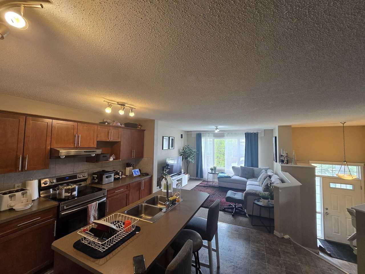 37 Martinvalley Cres Ne - Photo 7 of 10