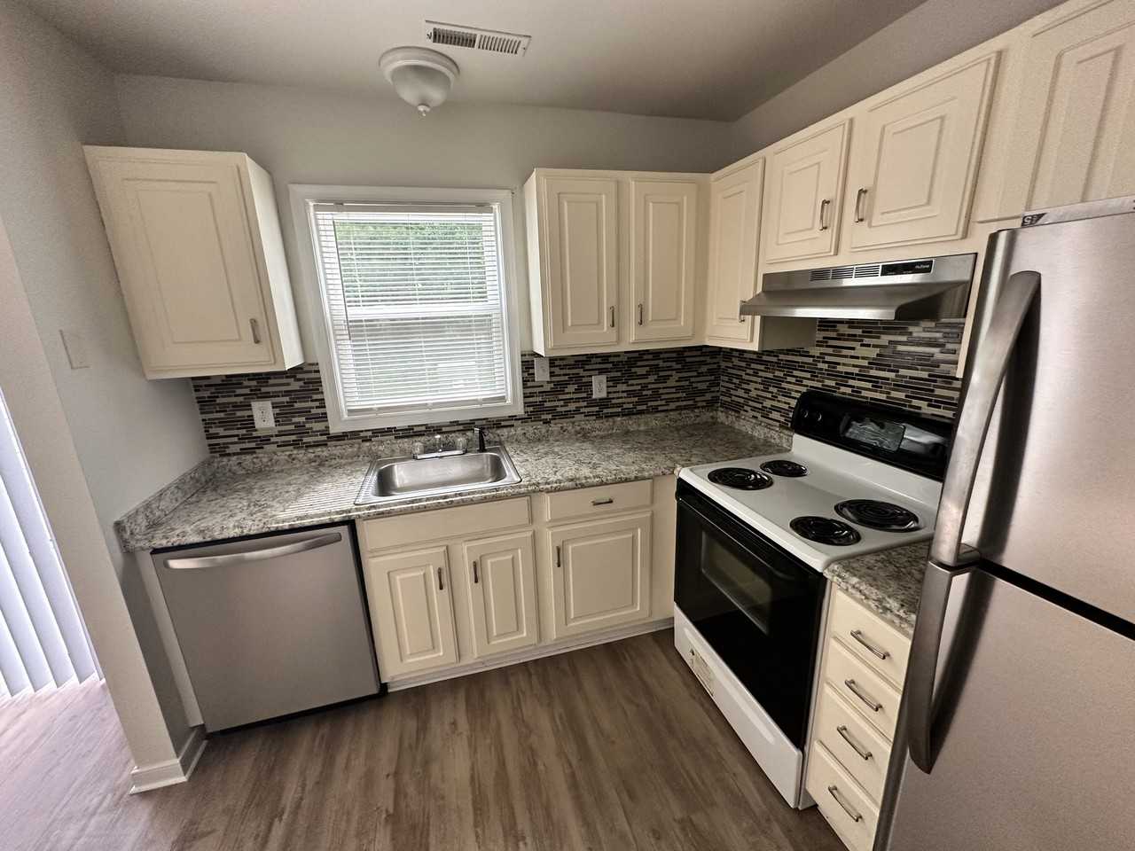 15210 Broadwater Ct #15210 - Photo 6 of 11