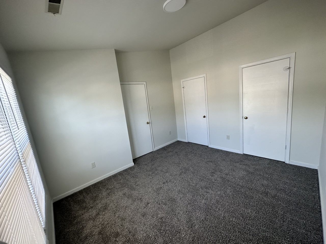 15210 Broadwater Ct #15210 - Photo 7 of 11