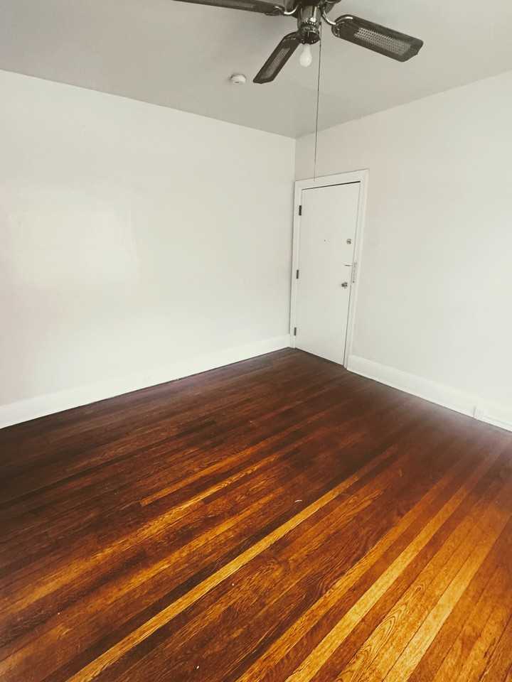 203 N Plum St #4 - Photo 4 of 14