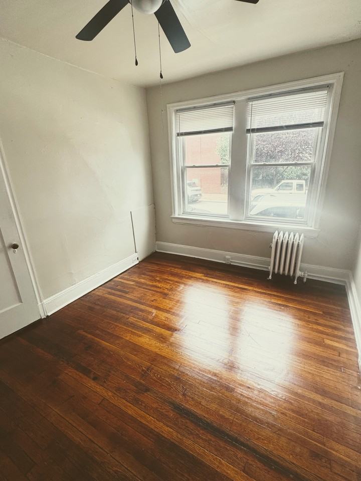 203 N Plum St #4 - Photo 6 of 14