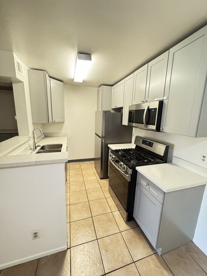11821 Foothill Blvd #88