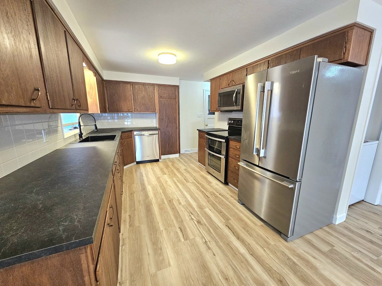 520 29th Ave Ne #A - Photo 7 of 20