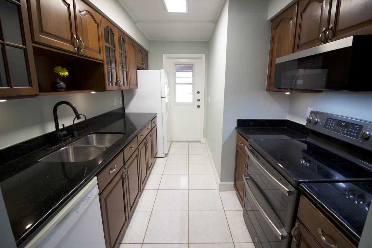 11873 Northtrail Ave - Photo 2 of 14