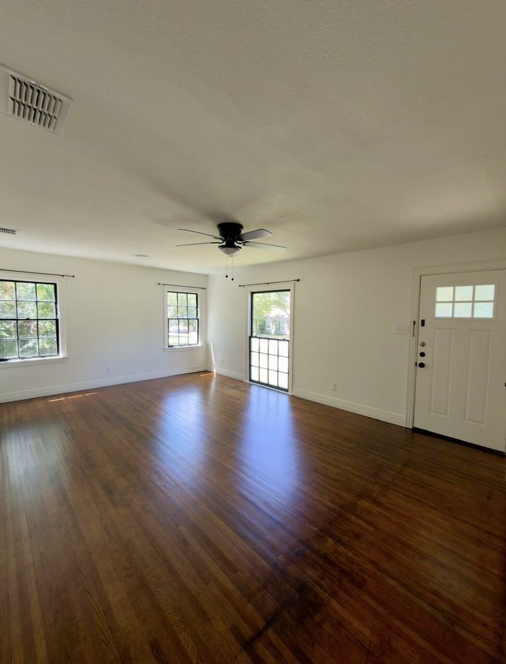 633 E Barbara St #NA - Photo 2 of 16