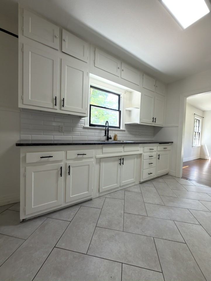633 E Barbara St #NA - Photo 4 of 16