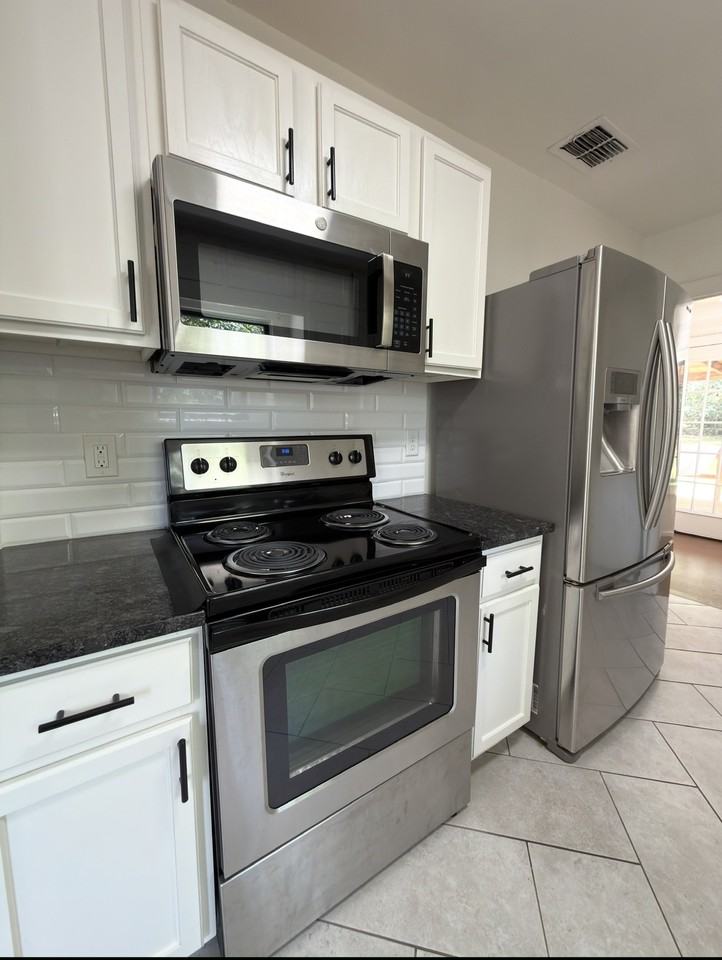 633 E Barbara St #NA - Photo 5 of 16