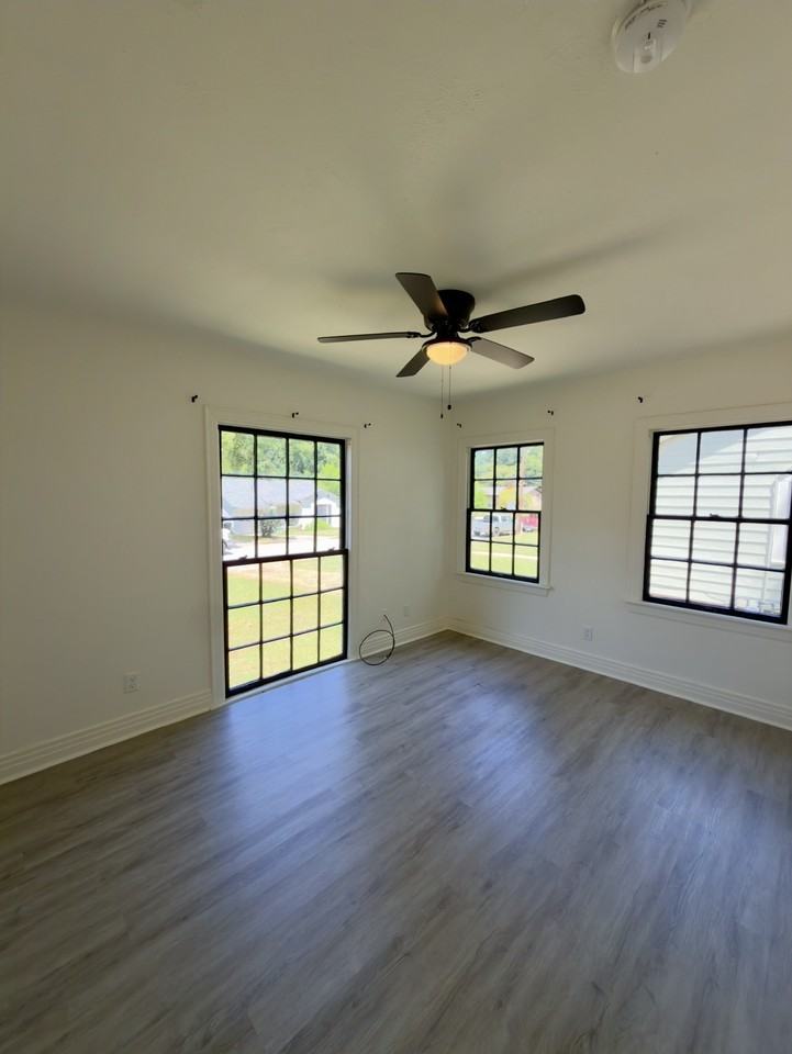 633 E Barbara St #NA - Photo 7 of 16