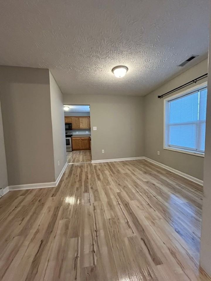 845 Nutwood St - Photo 4 of 8