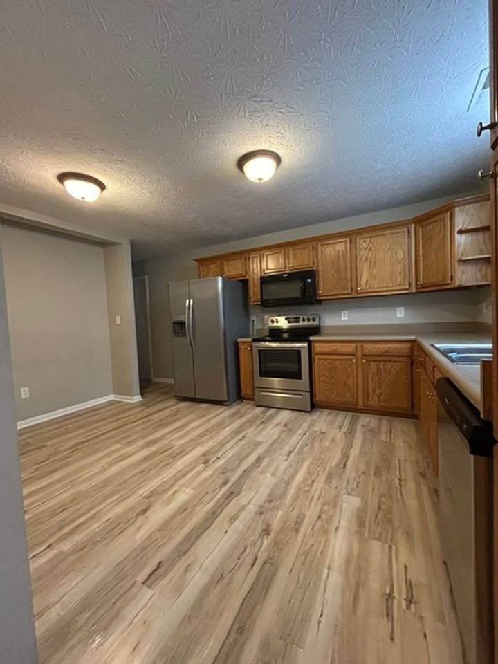 845 Nutwood St - Photo 5 of 8