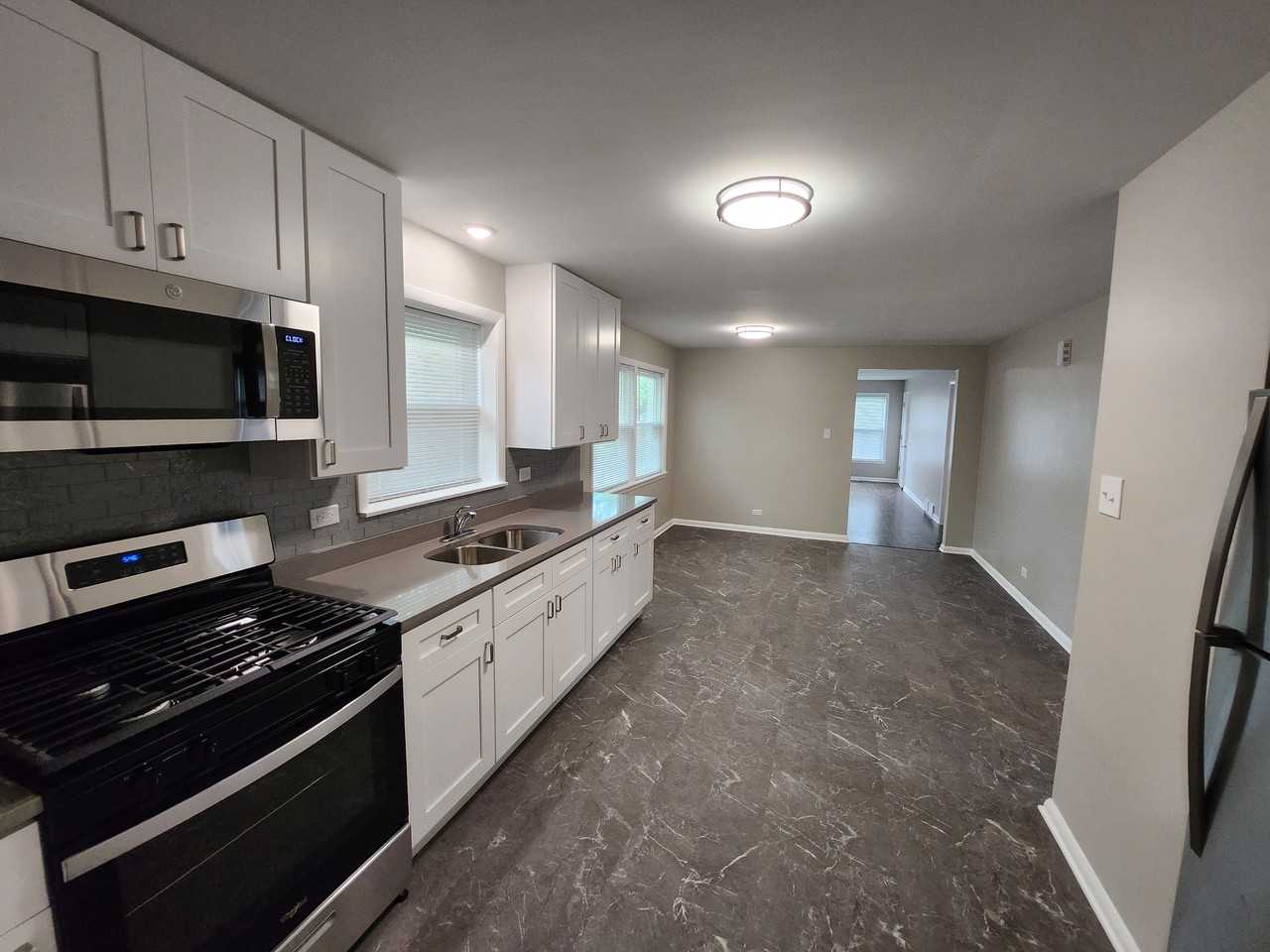12132 S Michigan Ave - Photo 3 of 18