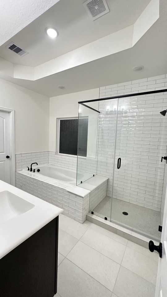 11420 Waterford Spring Trl - Photo 3 of 6