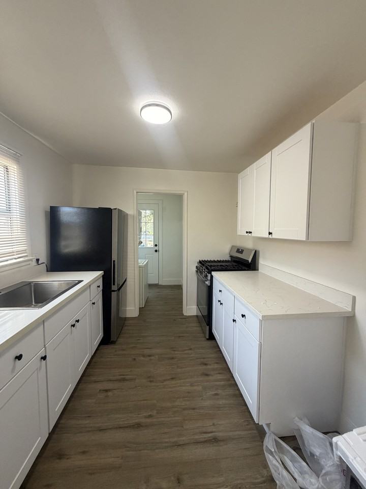 1602 Grandview Dr #NA - Photo 5 of 13