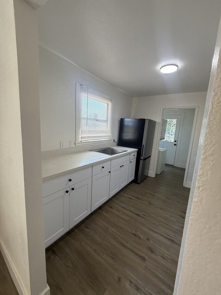1602 Grandview Dr #NA - Photo 6 of 13