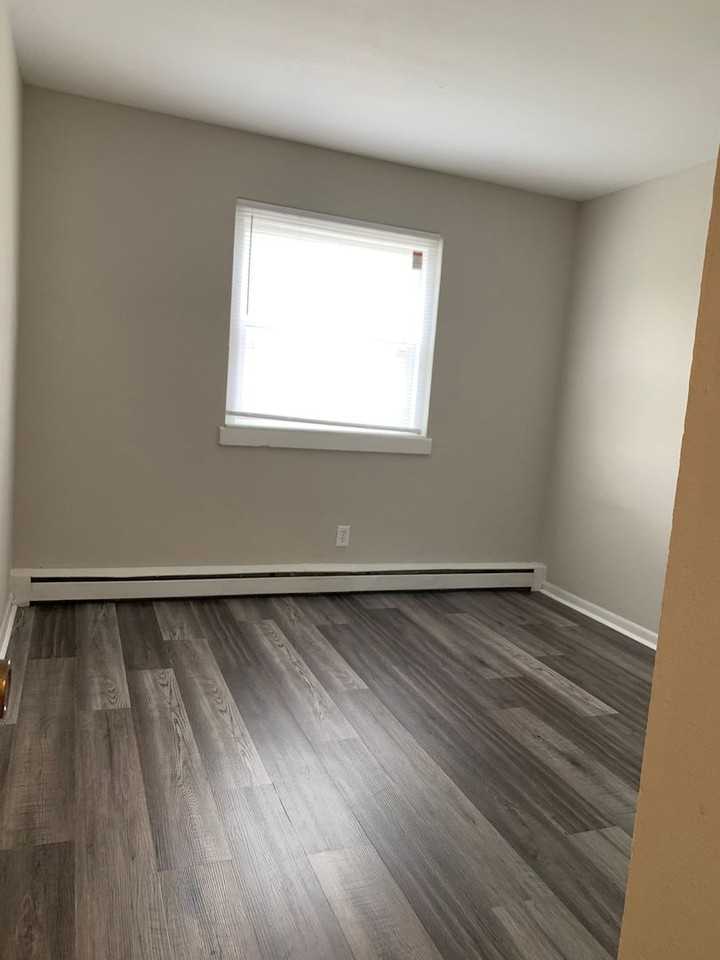 2036 Wayne Ave #F - Photo 7 of 9