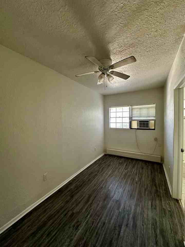 110 N Mills Ave - Photo 3 of 14