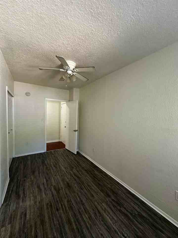 110 N Mills Ave - Photo 4 of 14
