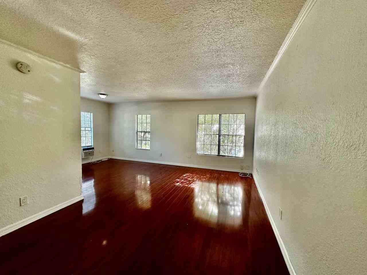 110 N Mills Ave - Photo 6 of 14