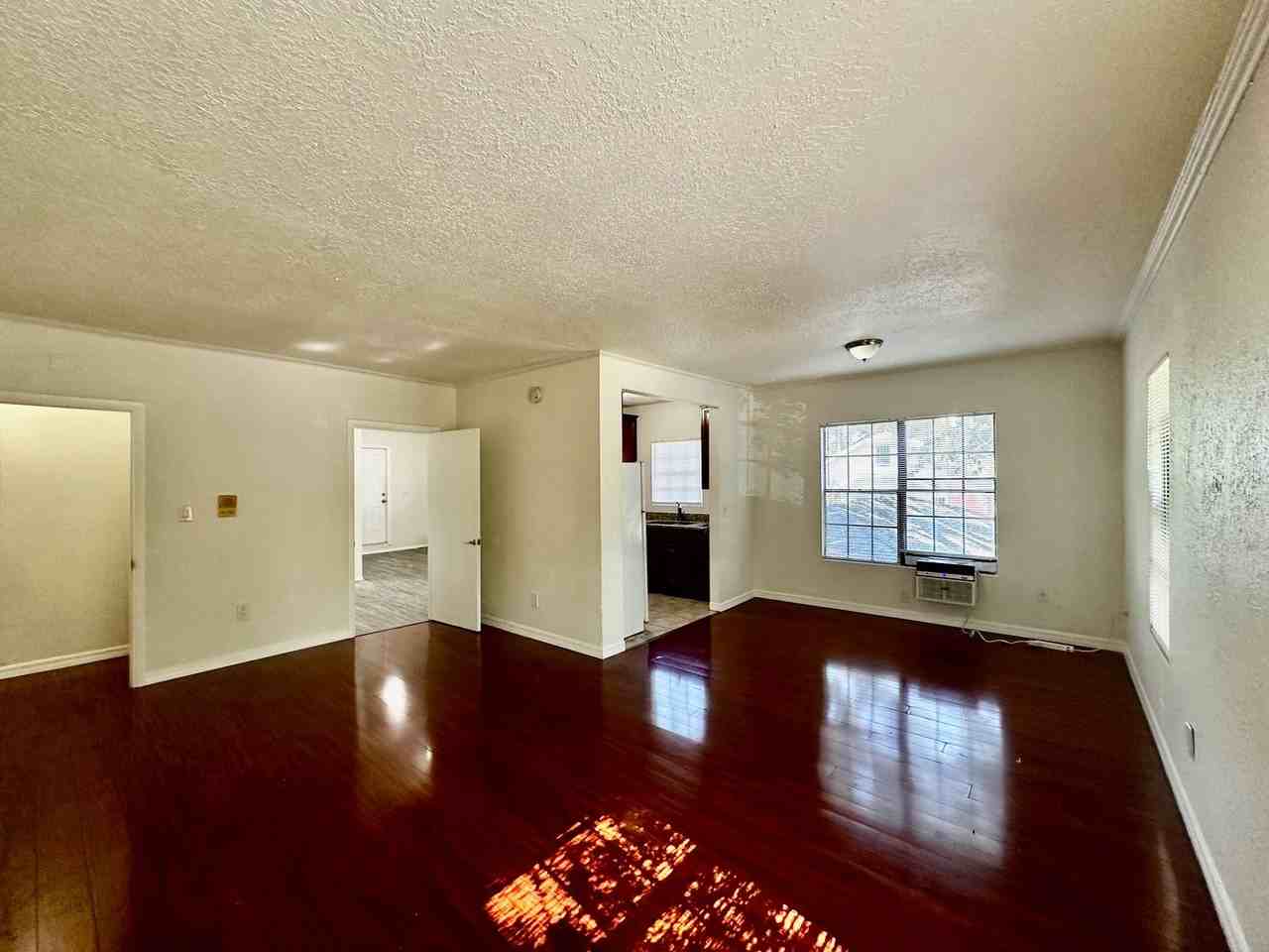 110 N Mills Ave - Photo 7 of 14