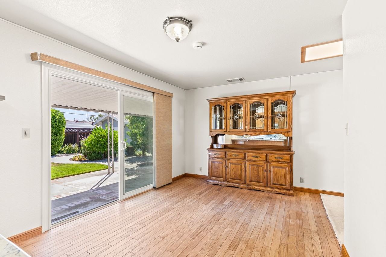 8525 Bandon Dr - Photo 4 of 20