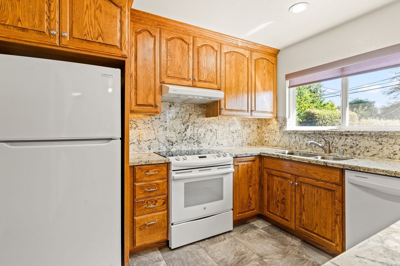 8525 Bandon Dr - Photo 6 of 20