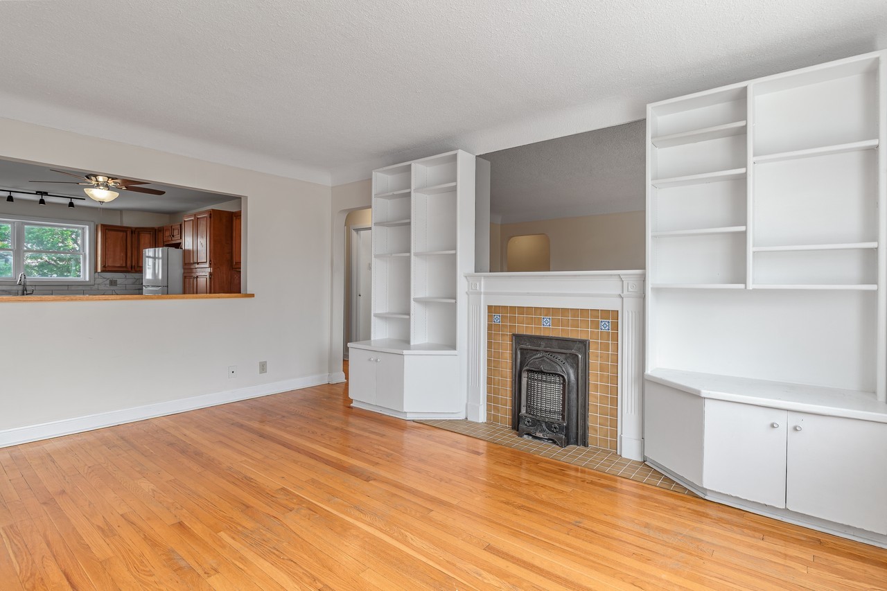 371 Churchill Avenue North - Photo 3 of 10