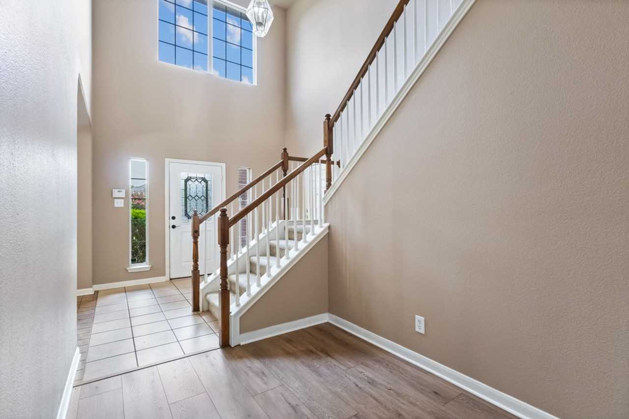 218 Knights Cross Dr - Photo 5 of 33
