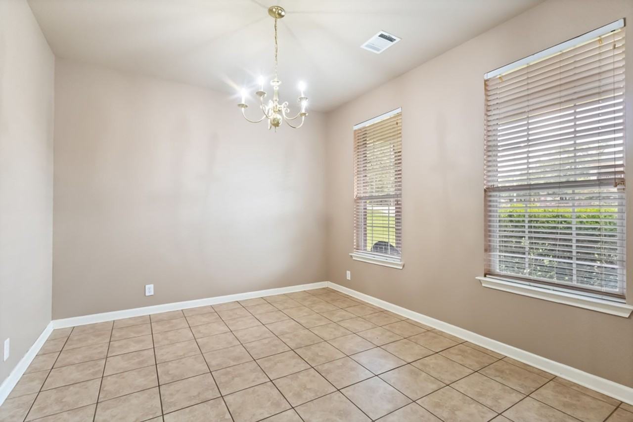 218 Knights Cross Dr - Photo 7 of 33