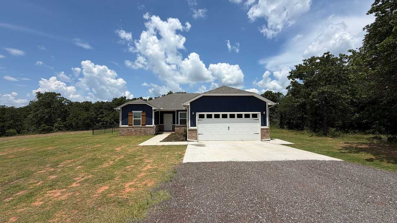 17009 Oakridge Cir - Photo 2 of 24