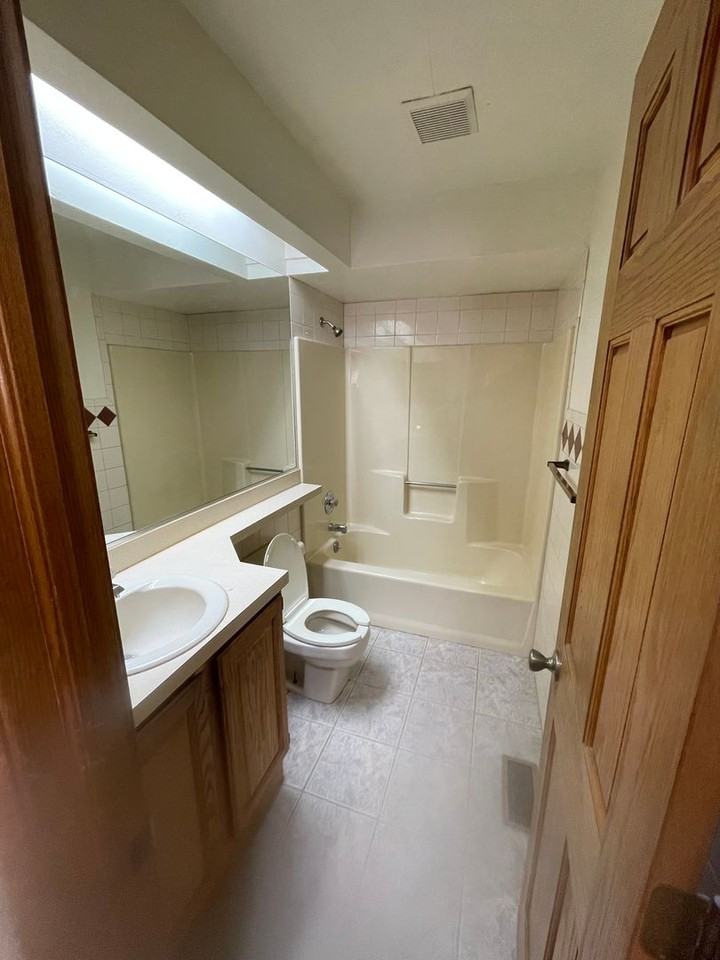 2315 43rd Avenue Ct - Photo 5 of 16