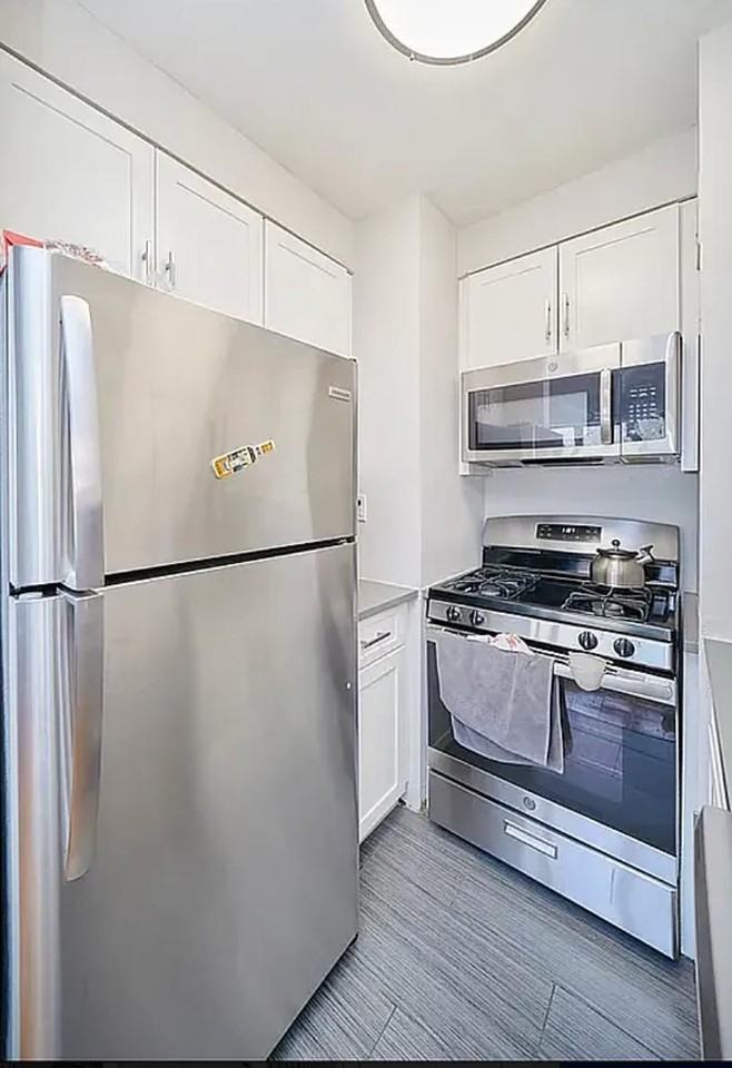 337 W 43rd St #2D - Photo 5 of 10