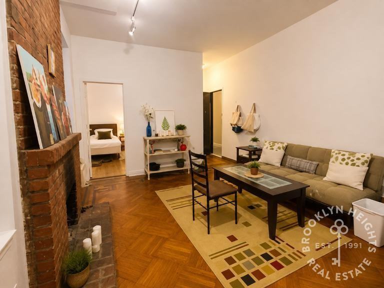 211 Clinton St #2D - Photo 2 of 7