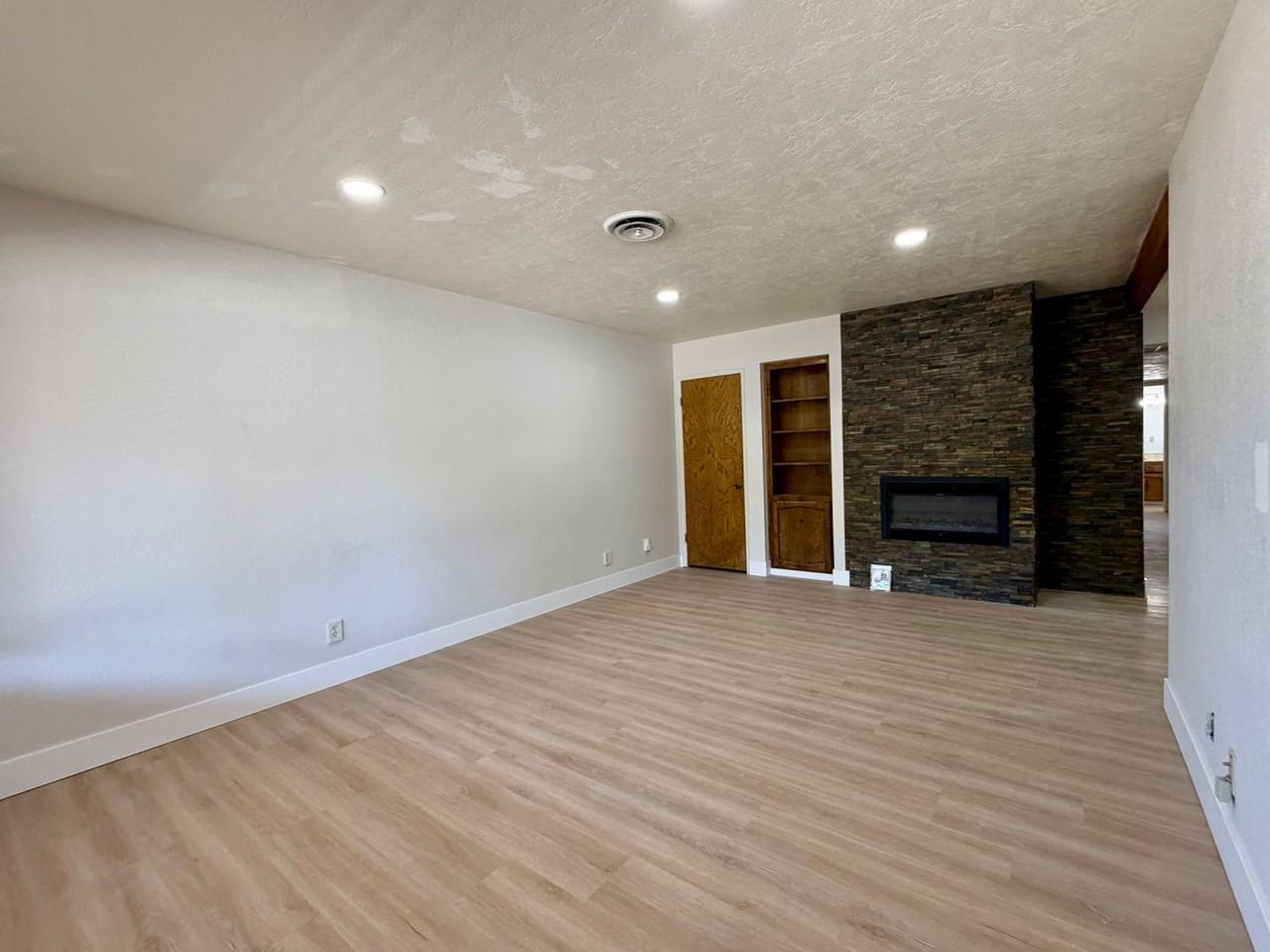 408 W Ward Ave - Photo 2 of 21