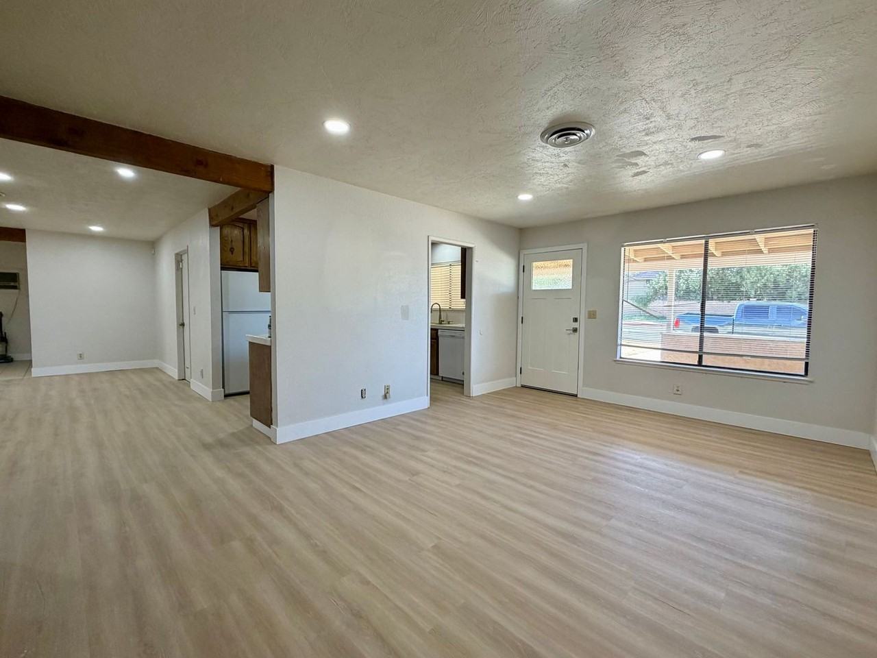408 W Ward Ave - Photo 3 of 21