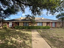featured image of 5801 Roxanne Dr