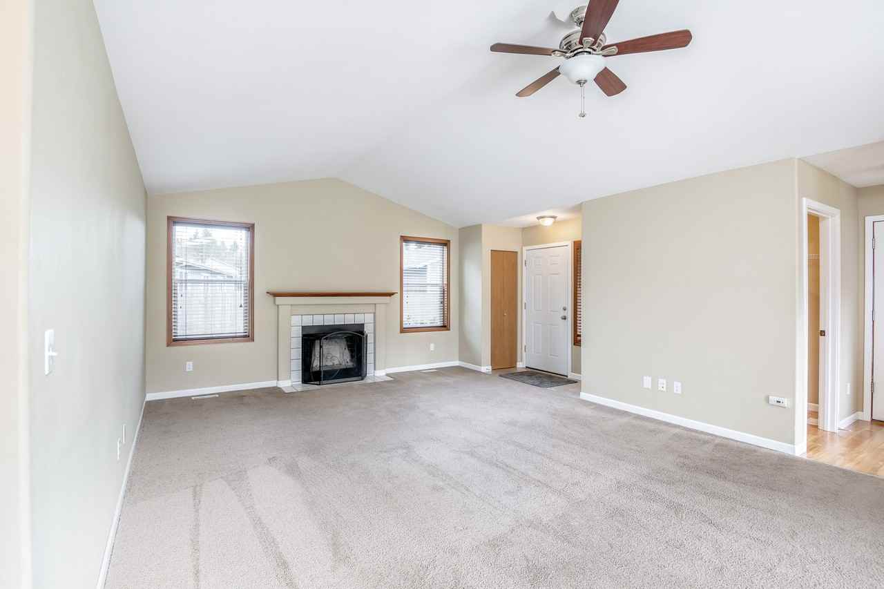 11912 120th St E #1 - Photo 5 of 30