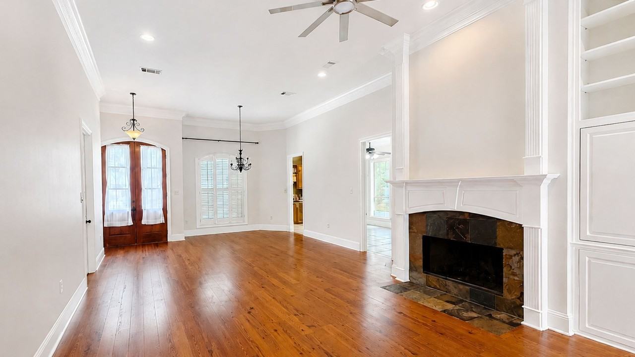 345 S Club Ave - Photo 3 of 14
