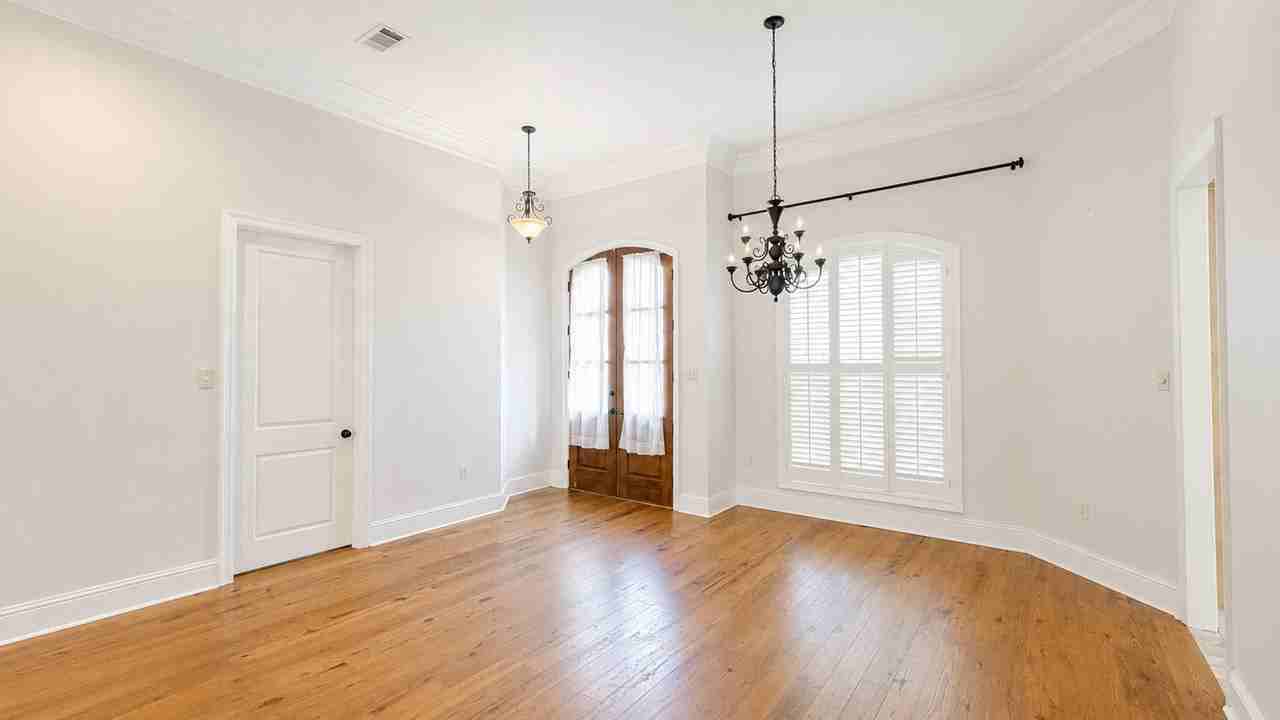 345 S Club Ave - Photo 4 of 14